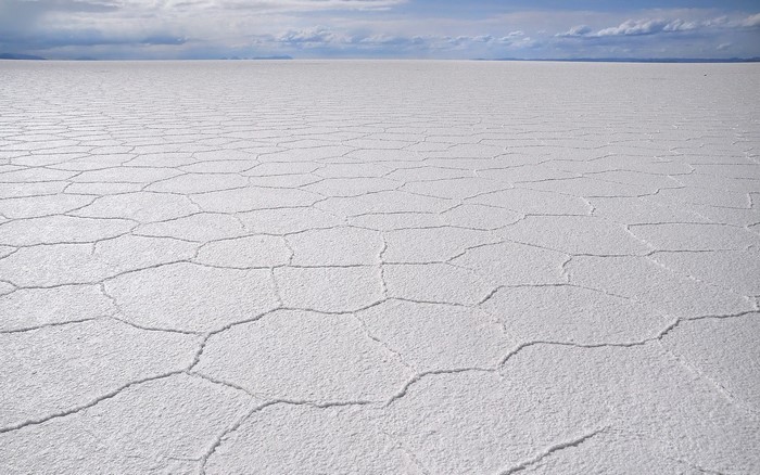 Salar de Uyuni salt flats with hexagonal patterns