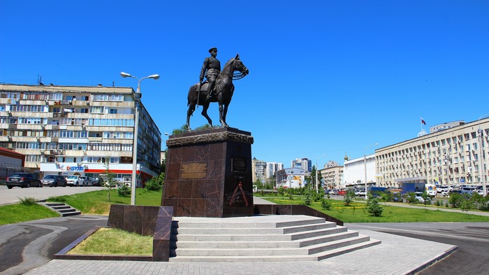 Monument to Marshal Konstantin Rokossovsky in Volgograd