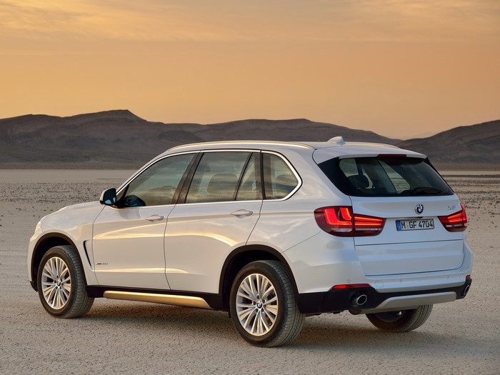 White BMW X5 xDrive30d SUV
