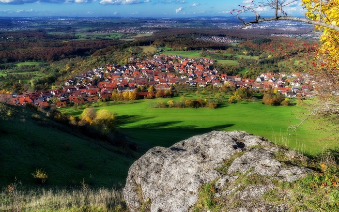 Kohlberg, Germany: Village nestled in rolling hills