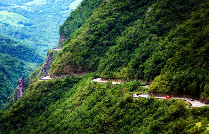 Serra do Rio do Rastro road winding through mountains in Brazil