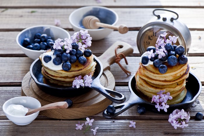 Pancakes with blueberries and cream