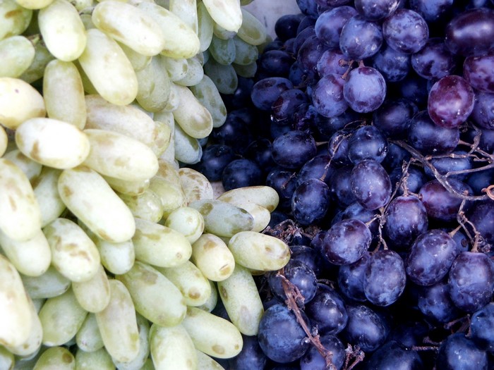 Green and purple grapes