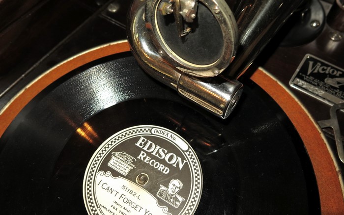 Edison Record phonograph with Victor label