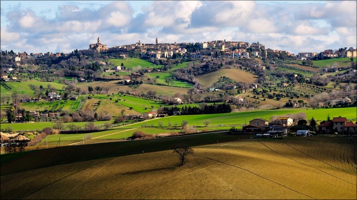 Pollenza, Macerata, Italy: Rolling Hills and Townscape
