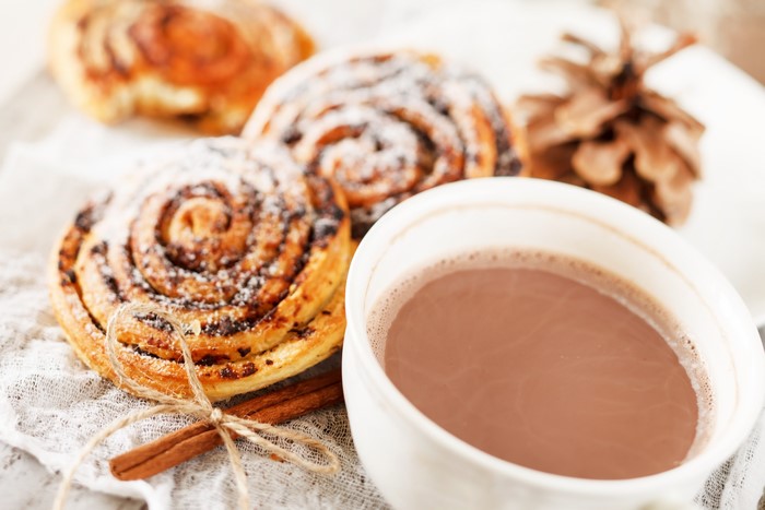 Cinnamon rolls with hot chocolate and pine cone