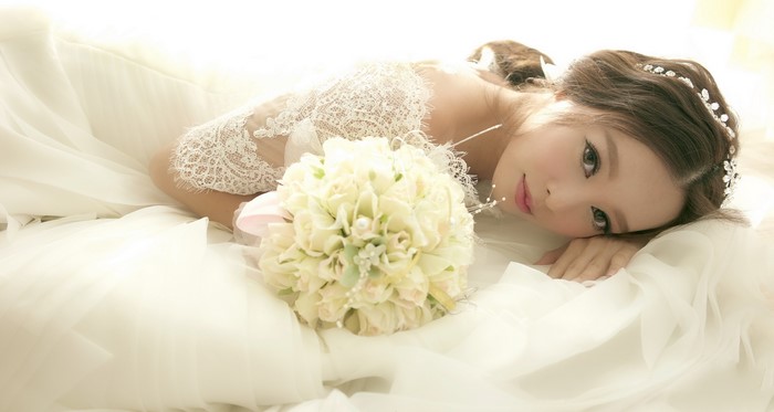 Bride in a white dress with a bouquet