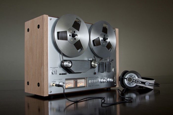 Akai GX4000d reel-to-reel tape recorder with headphones