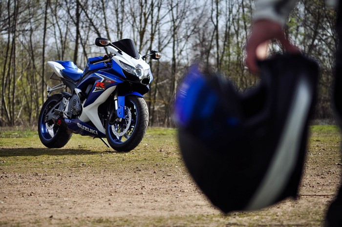 4K Suzuki GSX-R600 motorcycle with helmet