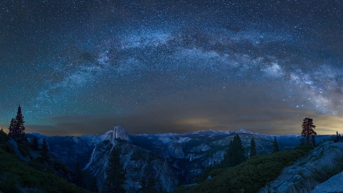 Milky Way over Yosemite National Park, California