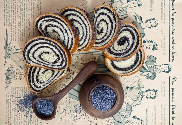 Poppy seed roll slices with poppy seeds