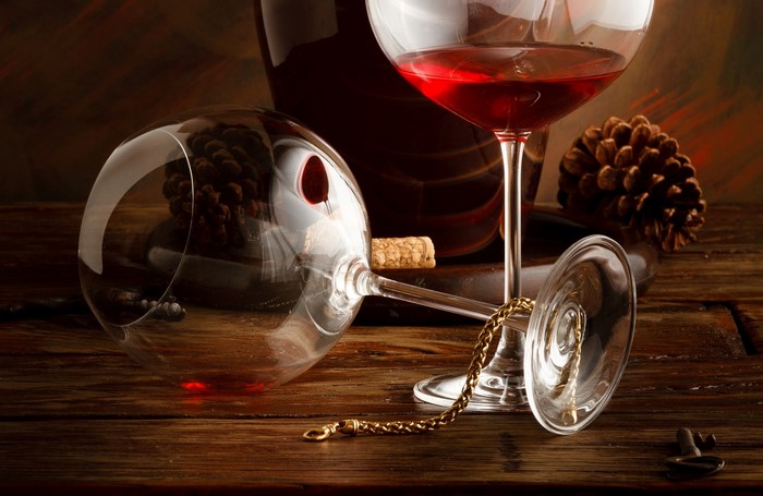 Wine glasses with red wine and pine cones