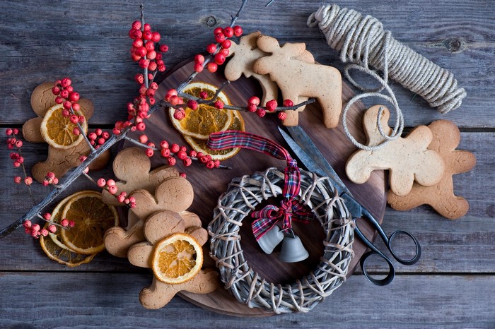Christmas gingerbread cookies with berries and oranges