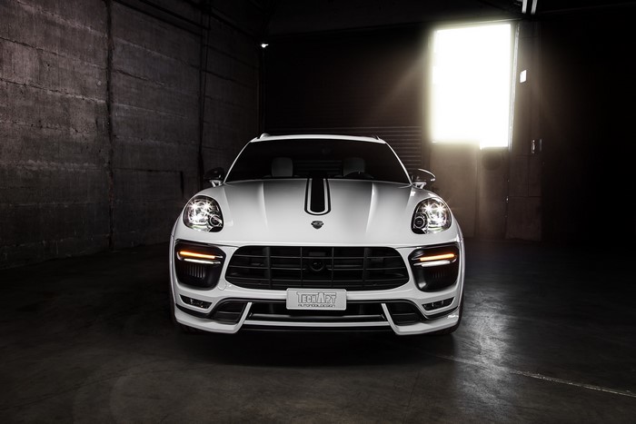 White TechArt Macan 95B Porsche SUV