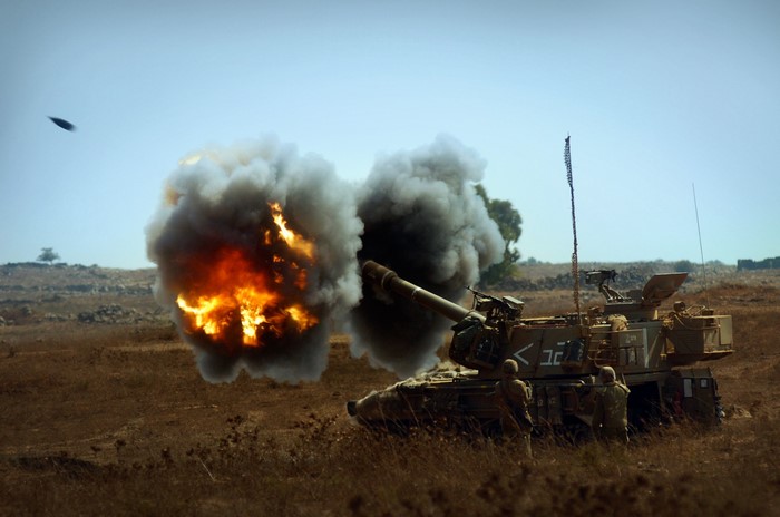 Self-propelled howitzer firing with smoke and flames