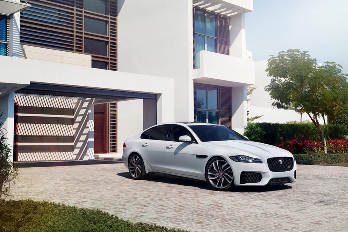 White Jaguar 2015 XF S AWD