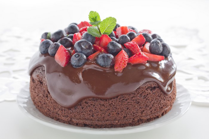 Chocolate cake with blueberries and strawberries
