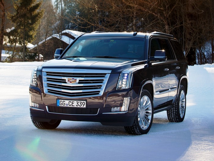 Cadillac Escalade EU-spec in Snow
