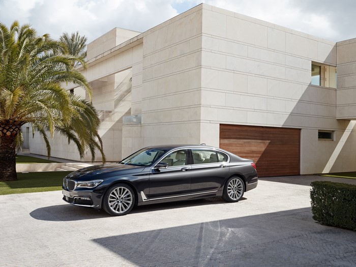 4K BMW 750Li xDrive (G12) 2015