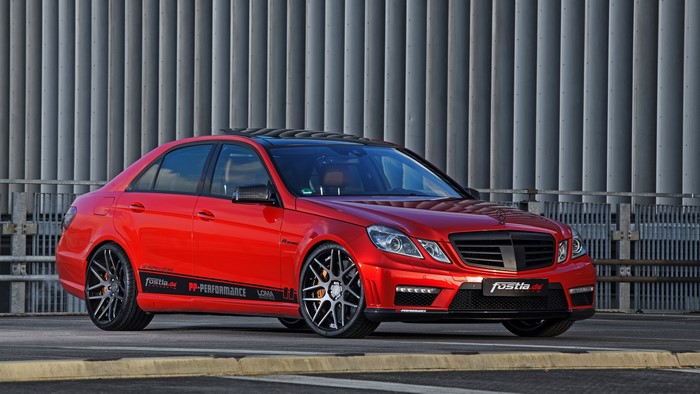Red Fostla E 63 AMG W212 Mercedes-Benz