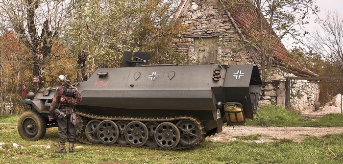 4K Panzerfaust klein 30 APC with soldier