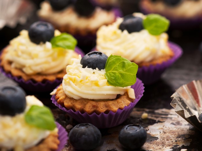 Blueberry cupcakes with cream and basil