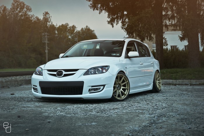 White Mazda 3 Tuning
