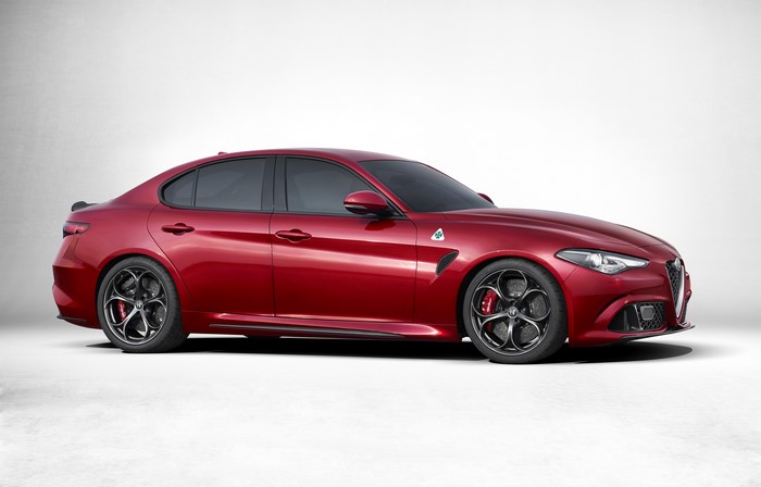 Alfa Romeo Giulia Quadrifoglio 952 Wine Color Side
