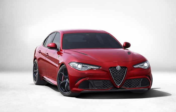 Red Alfa Romeo Giulia Quadrifoglio 2016 Front View