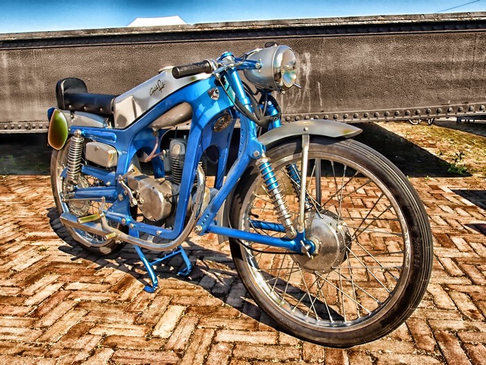 Blue Capiola Sport Oldschool Vintage Motorcycle