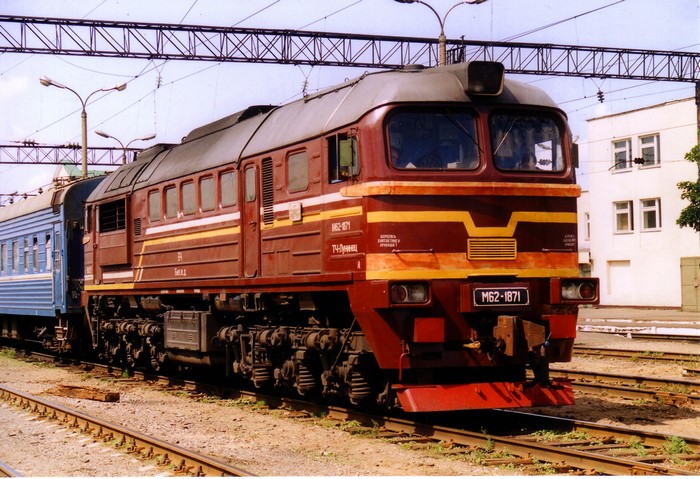 M62-1871 Locomotive and Blue Train Car
