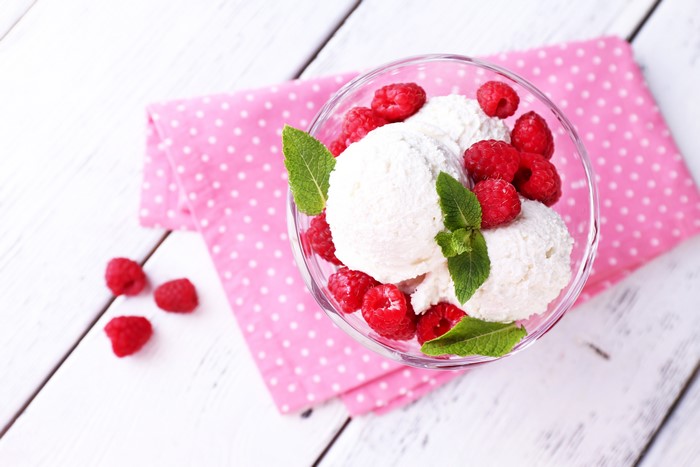 Ice cream with raspberries and mint