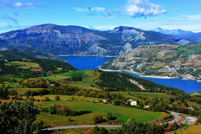 Lake and mountains in Saint Vincent Les Forts, France