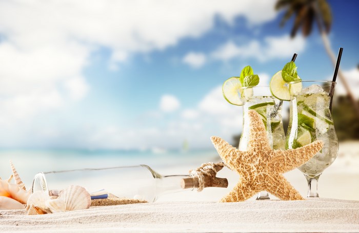 Summer beach scene with drinks and starfish