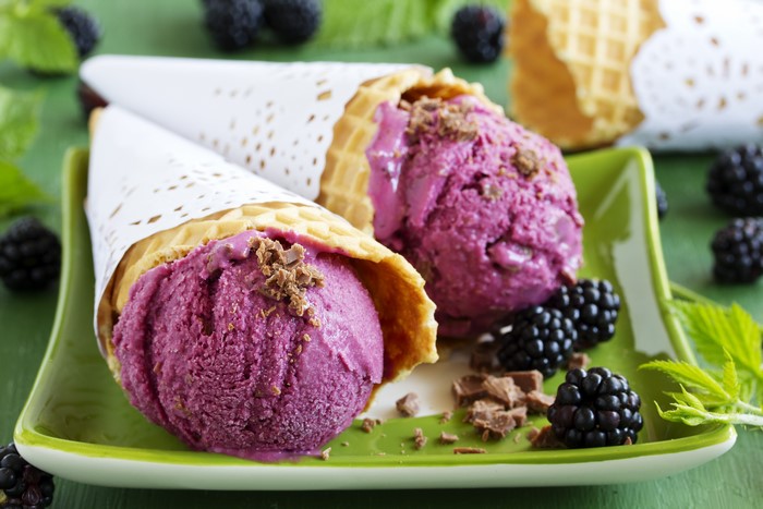 Blackberry ice cream cones with fresh blackberries