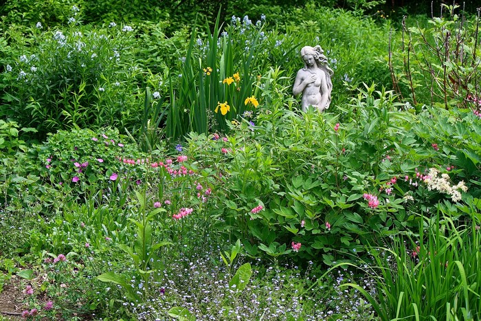 Garden with a nude statue and flowers