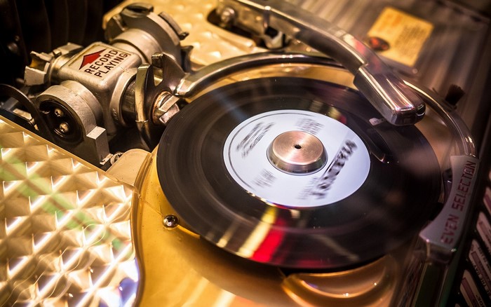 Jukebox playing a vinyl record