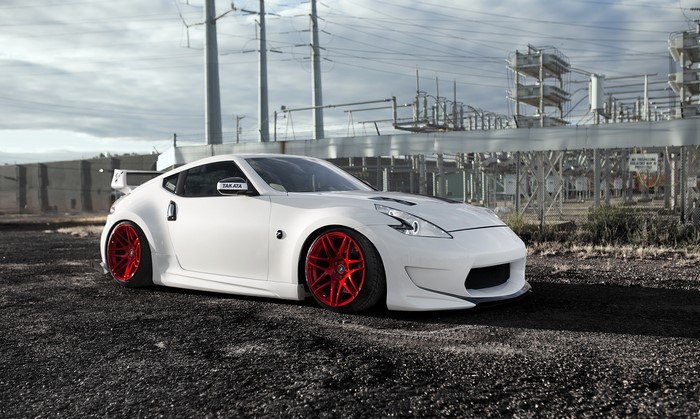 White Nissan 370Z with red wheels