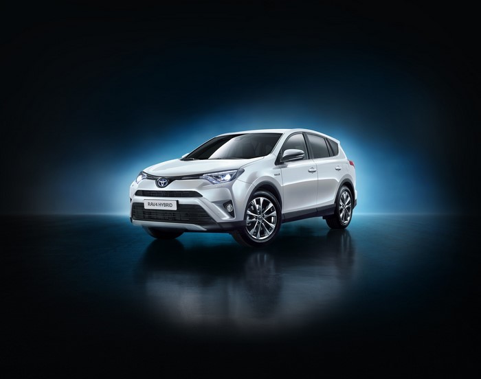 White 2015 Toyota RAV4 Hybrid