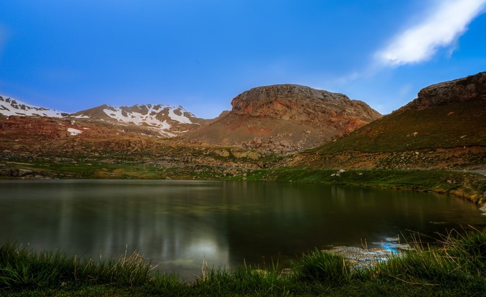 4K Mountains and Lake Scenery