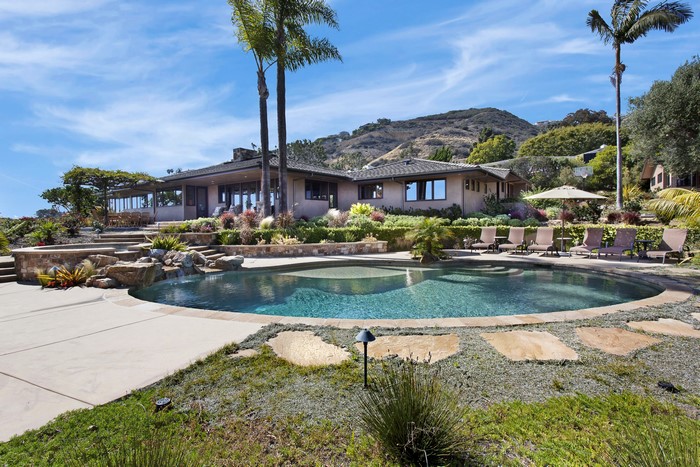 Luxury Villa with Pool in Laguna Beach, USA