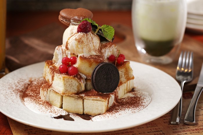 Dessert with ice cream, berries, and cookies on a plate