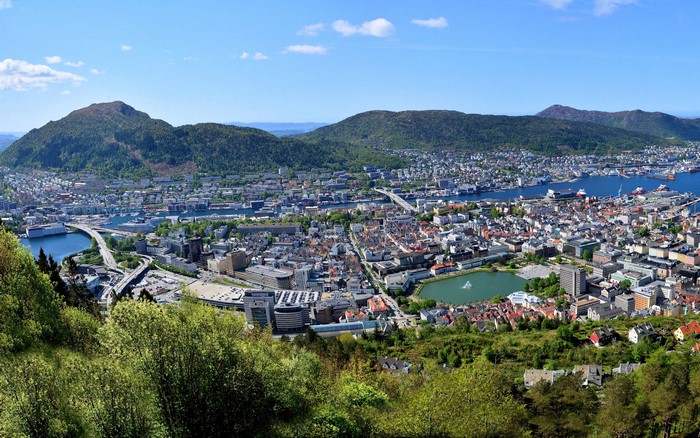 Bergen, Norway: Cityscape with Mountains and Harbor