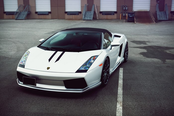 White Lamborghini Gallardo Spyder with Black Stripes