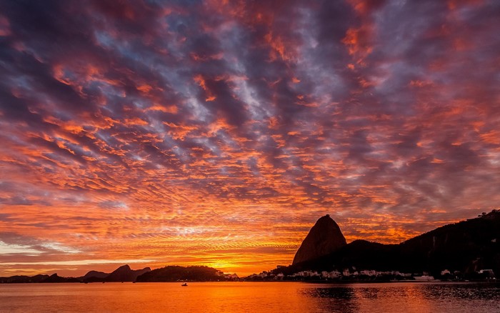 Sunset over Rio de Janeiro with Sugarloaf Mountain