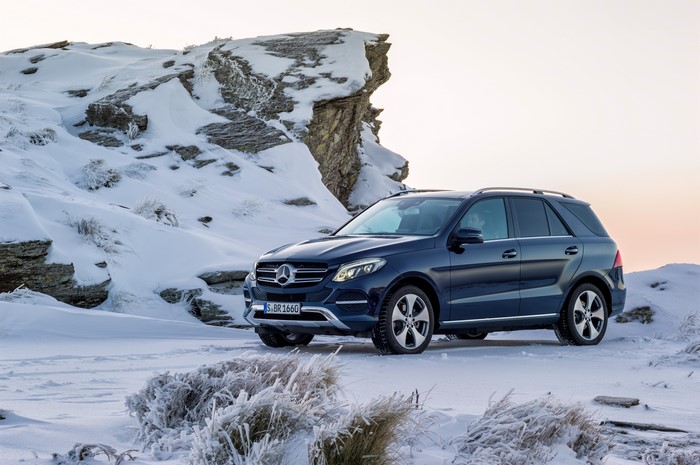 4K 2015 Mercedes-Benz GLE-klasse 4MATIC W166 in Snow