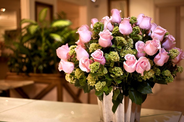 Bouquet of pink roses in a vase