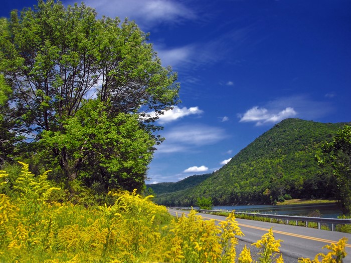 Roadside view of mountains and a lake in Pennsylvania