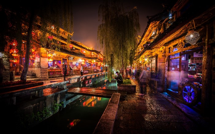4K Lijiang market canal at night in China