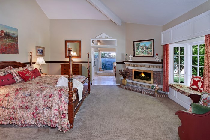 Bedroom with Four-Poster Bed and Fireplace